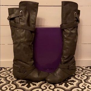 Knee high Madden Girl Wedge Boot sz6 Grey